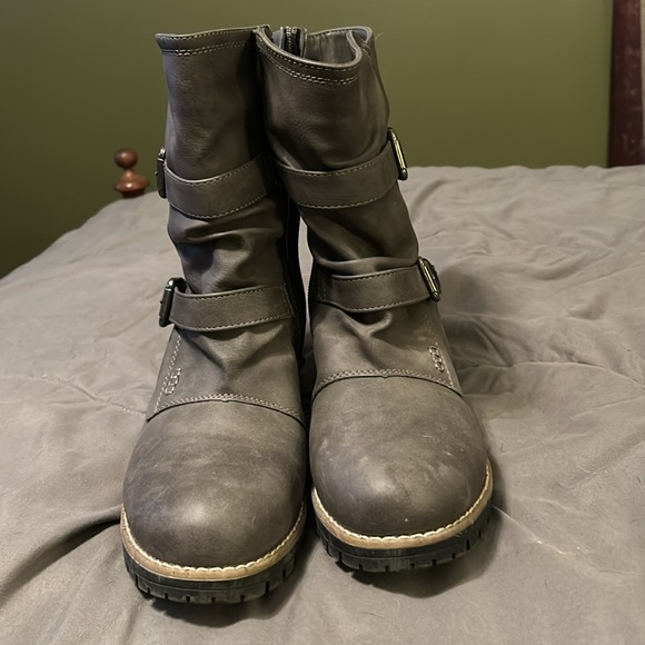 Boots - Picture 2 of 2